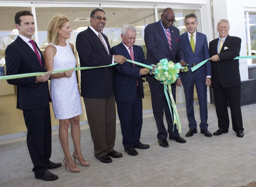 FOTO 1.- Hospiten Jamaica - Autoridades en inauguración